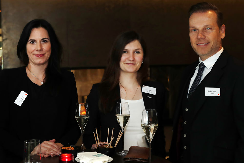 Tina Brenner und Judith Richter (beide Aston Martin), Michael Glinski (Porsche).