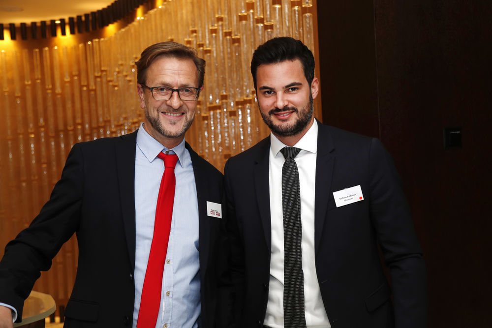 Markus Mehr (auto-illustrierte) mit Stefano Battiston (Maserati).
