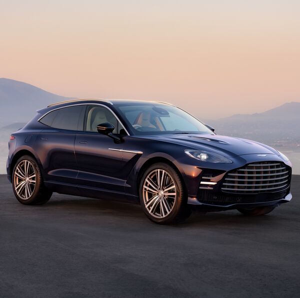 Aston Martin DBX GT avec des pantoufles
